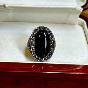 BEAUTIFUL LADIES ONYX CABOCHON & MARCASITE .925 SILVER RING STAMPED-R-